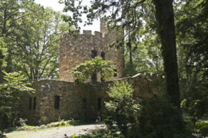 gimghoul-drive-r Gimghoul Castle